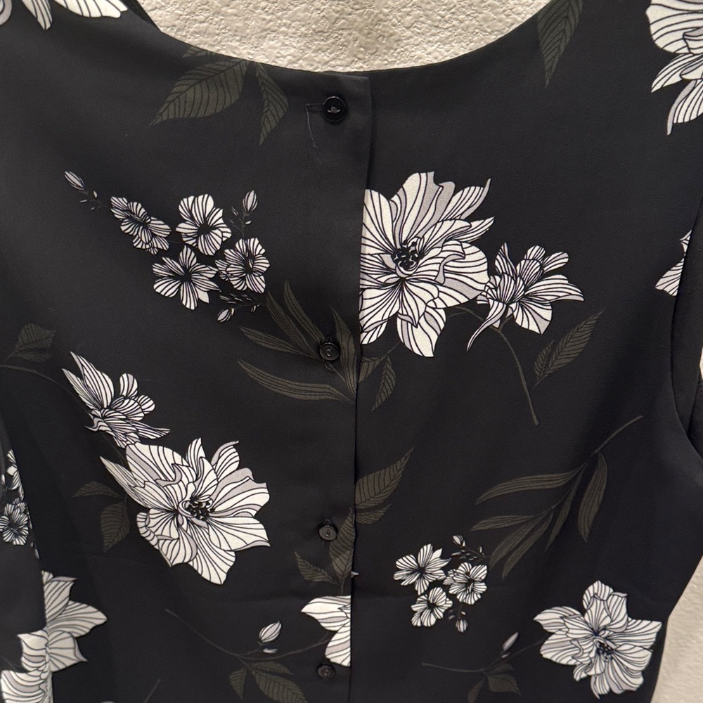 EUC Banana Republic Black Floral Shirt - Picture 5 of 5